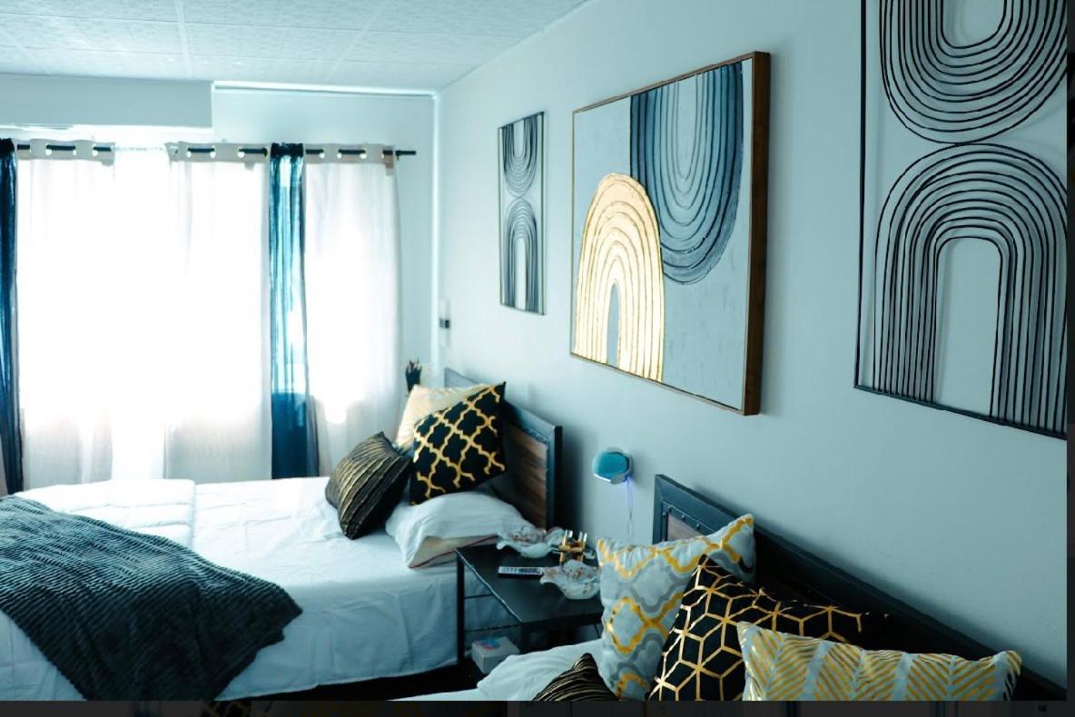 Stylish Cozy Quiet Family Retreat And Romantic Getaway Sleeps Up To 7 With Fast Wifi, Free Parking, Work Station, Alexa Enabled, Fenced In Backyard For Pets Grill Party Patio, Porch, Beach, Canal, Stadium,Boardwalk Restaurants, And Much More! Atlantic City Exterior foto