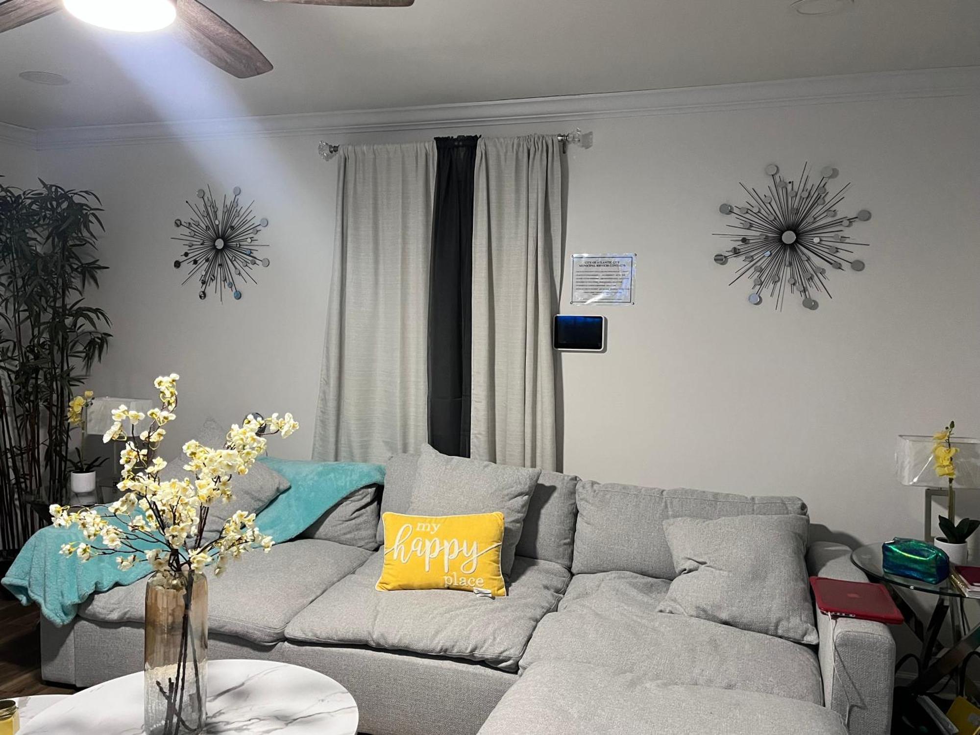 Stylish Cozy Quiet Family Retreat And Romantic Getaway Sleeps Up To 7 With Fast Wifi, Free Parking, Work Station, Alexa Enabled, Fenced In Backyard For Pets Grill Party Patio, Porch, Beach, Canal, Stadium,Boardwalk Restaurants, And Much More! Atlantic City Exterior foto
