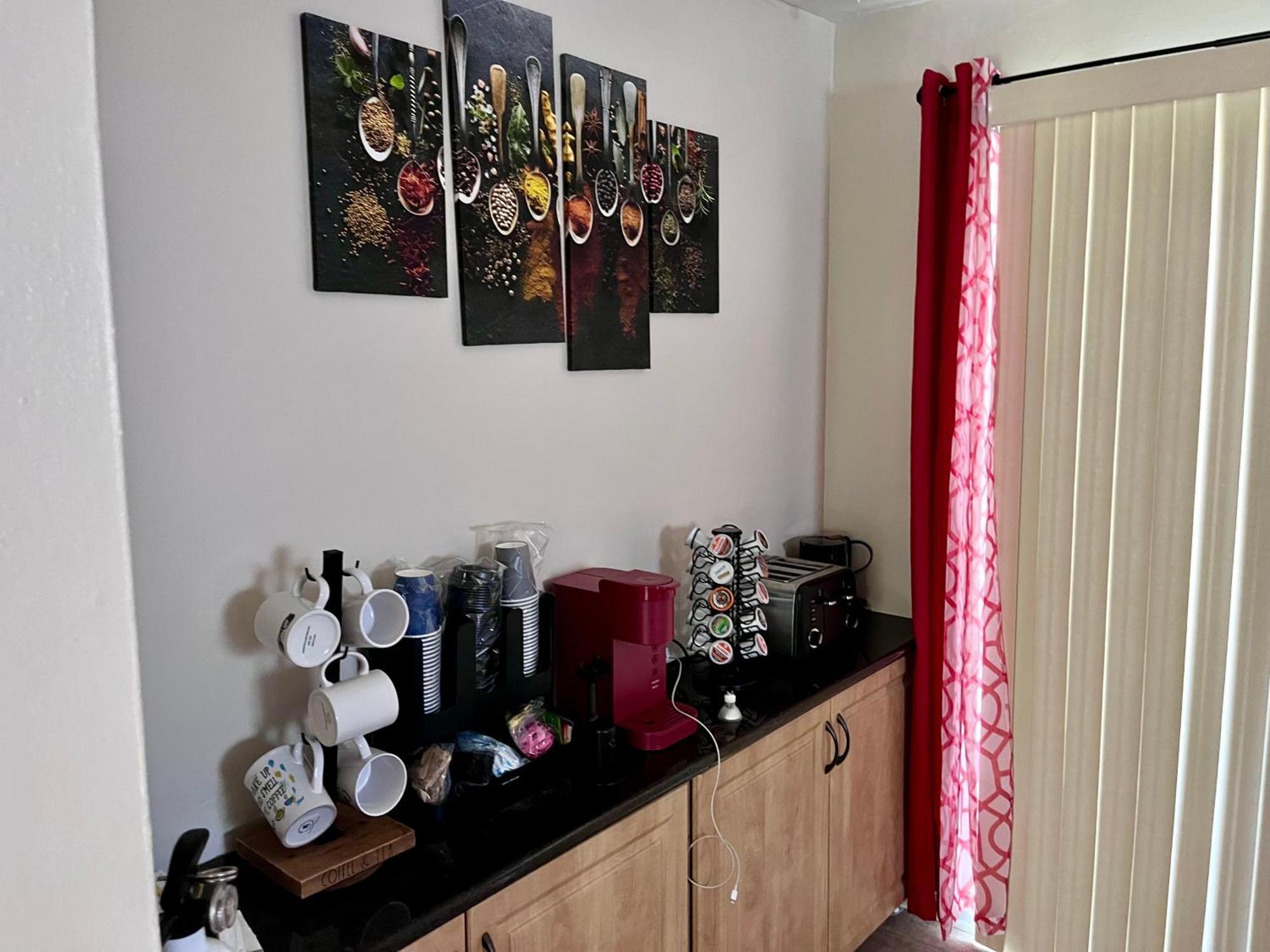 Stylish Cozy Quiet Family Retreat And Romantic Getaway Sleeps Up To 7 With Fast Wifi, Free Parking, Work Station, Alexa Enabled, Fenced In Backyard For Pets Grill Party Patio, Porch, Beach, Canal, Stadium,Boardwalk Restaurants, And Much More! Atlantic City Exterior foto
