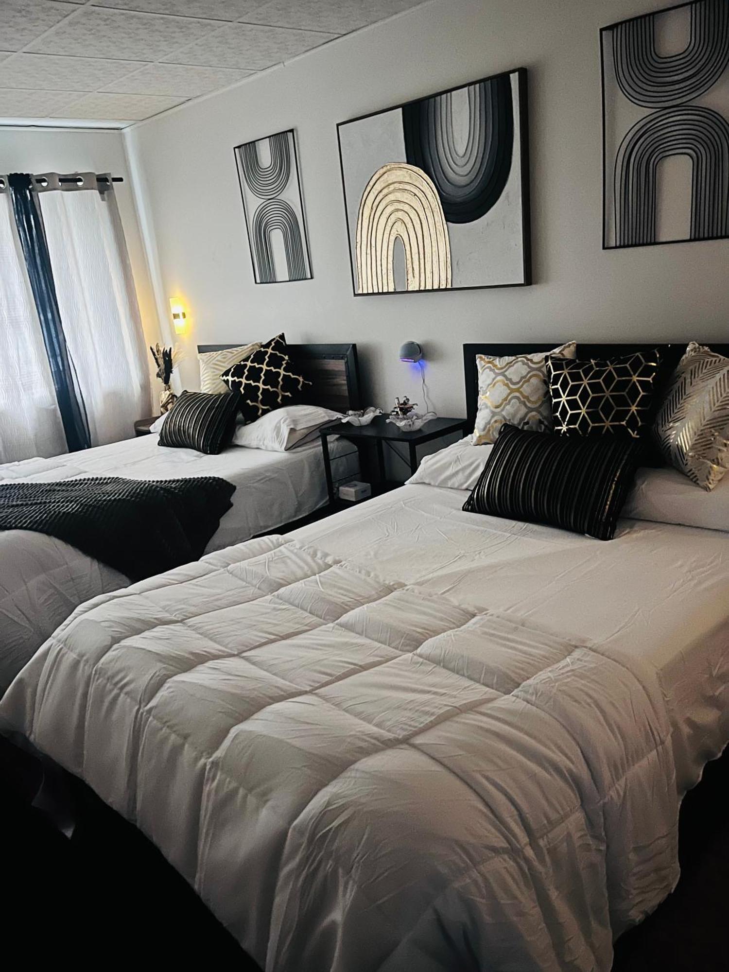 Stylish Cozy Quiet Family Retreat And Romantic Getaway Sleeps Up To 7 With Fast Wifi, Free Parking, Work Station, Alexa Enabled, Fenced In Backyard For Pets Grill Party Patio, Porch, Beach, Canal, Stadium,Boardwalk Restaurants, And Much More! Atlantic City Exterior foto